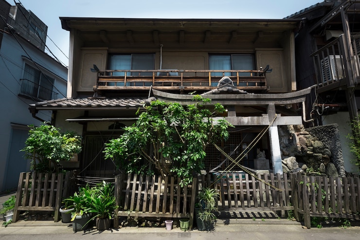 無料Photo 正面のお化け屋敷の背景