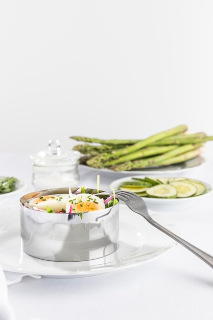 Free photo front view healthy salad in metal round form