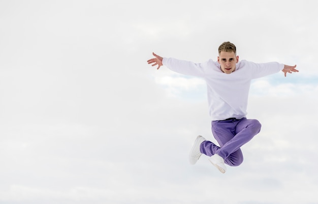 Front view of hip hop performer posing while dancing