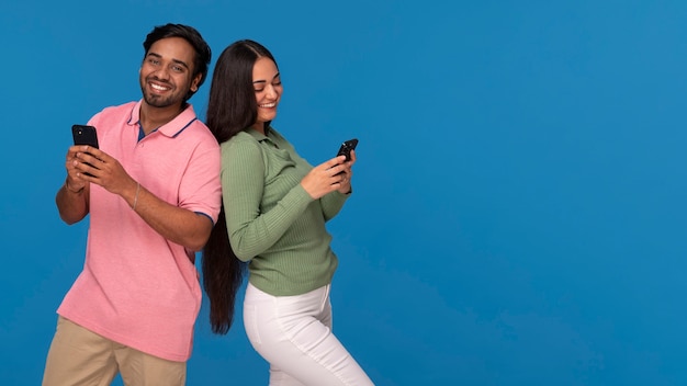 Free photo front view indian friends posing in studio