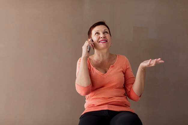 Front view lady talking on the phone