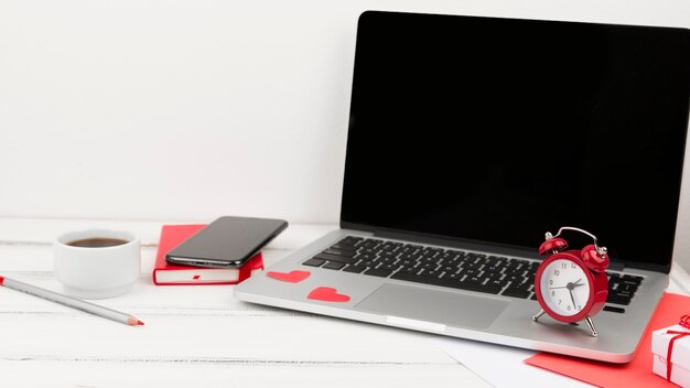 Front view of laptop with clock and agenda