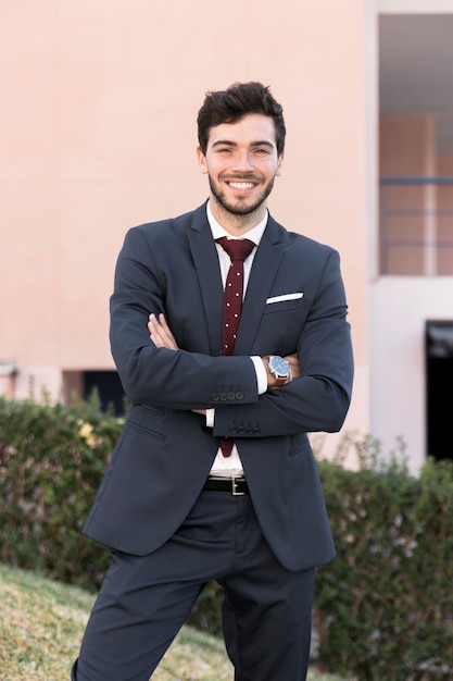 Free photo front view lawyer posing outdoors