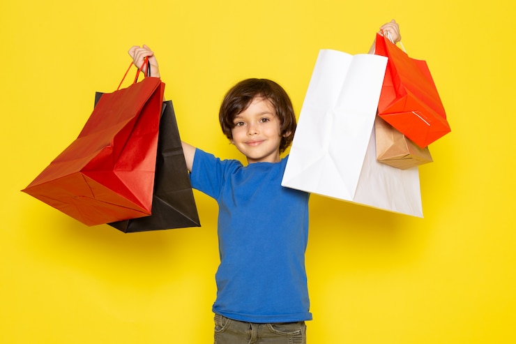Free Photo a front view little cute boy in blue t-shirt jeans posing