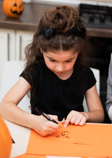 Free photo front view of a little girl drawing