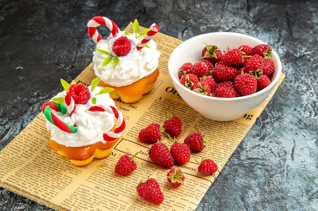 Free photo front view little yummy cakes with raspberries