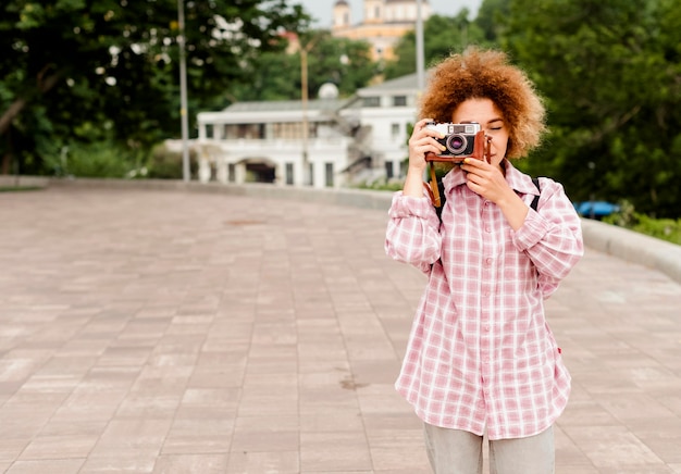 Free photo front view lovely woman taking a photo with copy space