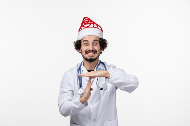 Free photo front view of male doctor on white wall