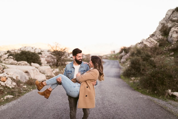 Free photo front view  man carrying his girlfriend