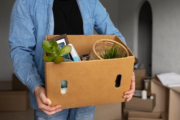 Free photo front view man holding boxes