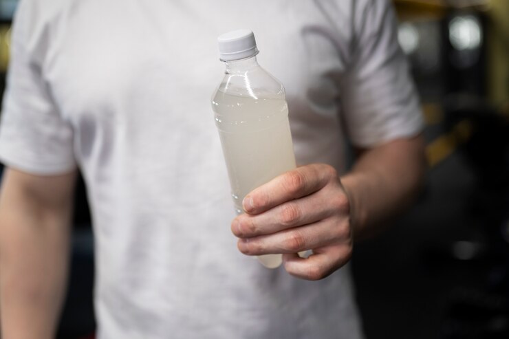 Free Photo front view man holding drink
