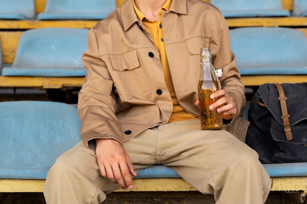 Free photo front view man holding drink