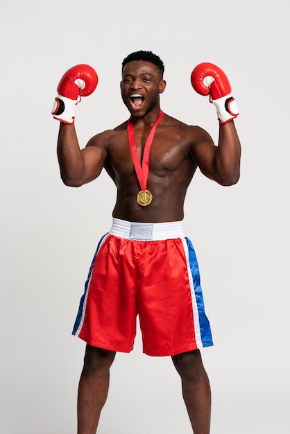 Free photo front view man playing boxing