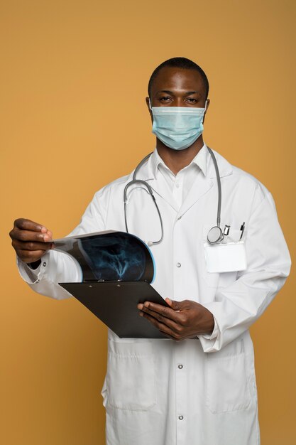 Front view man wearing face mask