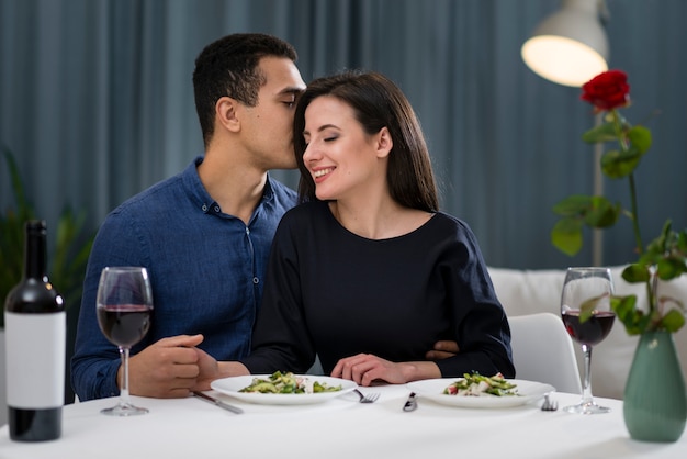 Free photo front view man whispering to his girlfriend