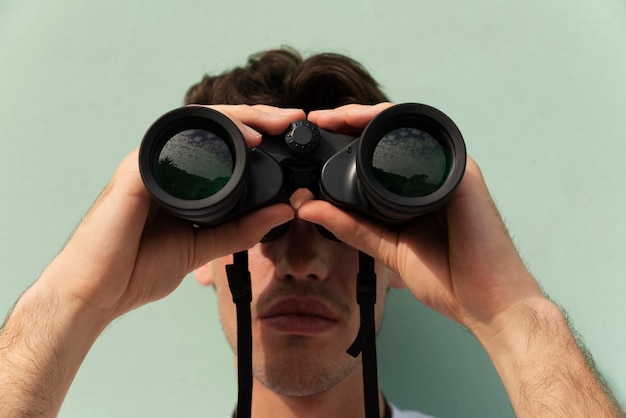 Free photo front view man with binoculars