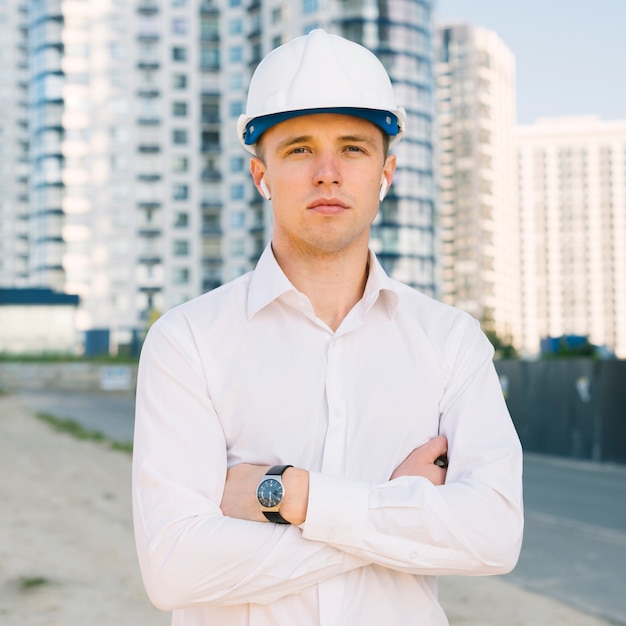 Free photo front view man with helmet and crossed arms