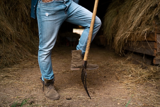 Free photo front view man with pitchfork