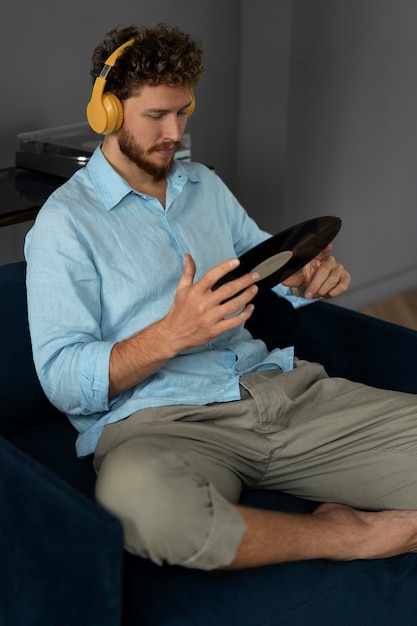 Free photo front view man with vinyl record