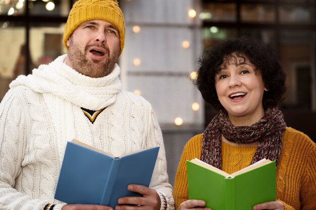 Free photo front view man and woman singing