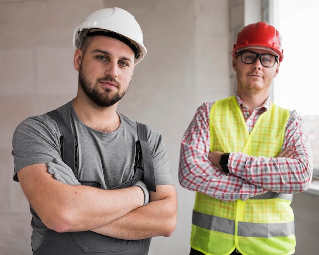 Free photo front view men posing together