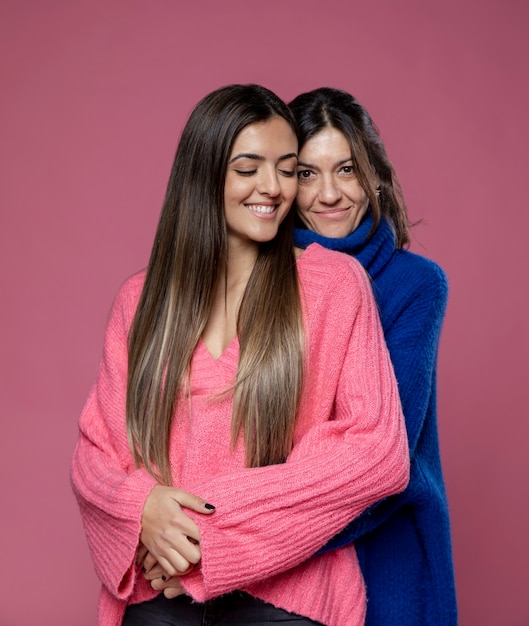 Free photo front view mother and daughter hugging