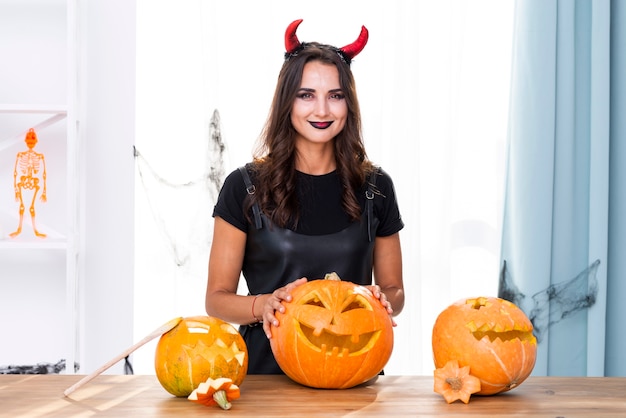 Free photo front view mother in halloween costume