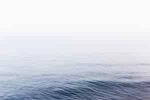 Бесплатное фото Вид спереди красивого моря