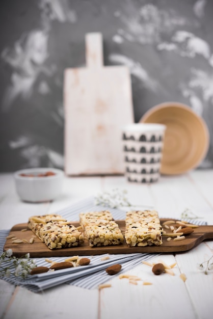 무료 사진 맛있는 muesli 바의 전면 모습