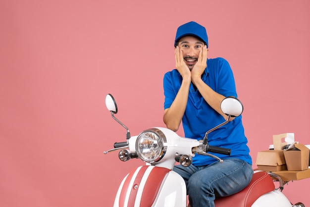 制服の乗馬スクーターに身を包んだ配達人 白い背景に分離された現代のモーター原付けに座っている帽子の宅配便少年 正面 図と側面図 フラットな漫画のスタイルのカラフルなイラスト プレミアムベクター 制服の乗馬スクーターに身を包んだ配達人 白い背景に分離された現代のモーター原付けに座っている帽子の宅配便少年 正面 図と側面図 フラットな漫画のスタイルのカラフルなイラスト プレミアムベクター