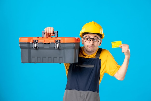 무료 사진 파란색 도구 상자와 노란색 유니폼 남성 노동자의 전면보기