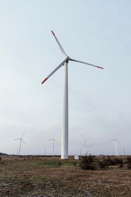 Вид спереди ветряной турбины в области производства энергии