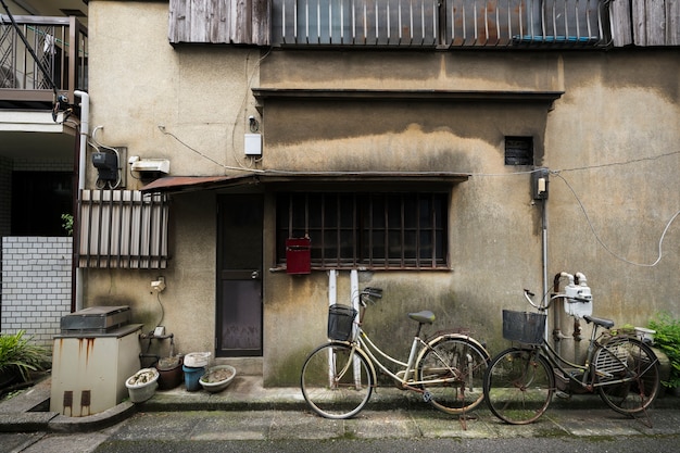 正面図古い廃屋