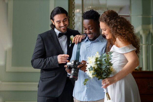 Front view photographer discussing with couple