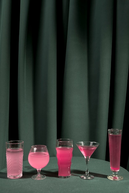 Free photo front view pink martinis on table