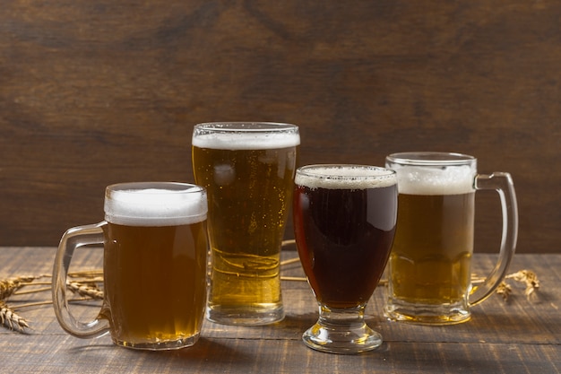 Free photo front view pint and glasses with beer on table