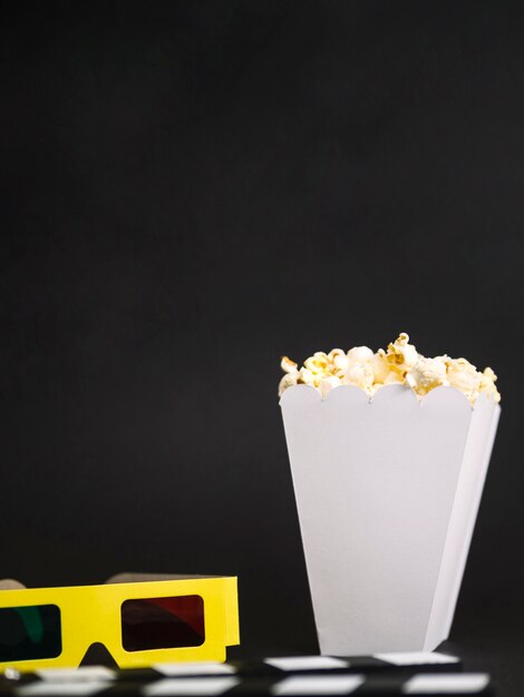 Free photo front view popcorn box ready to be served