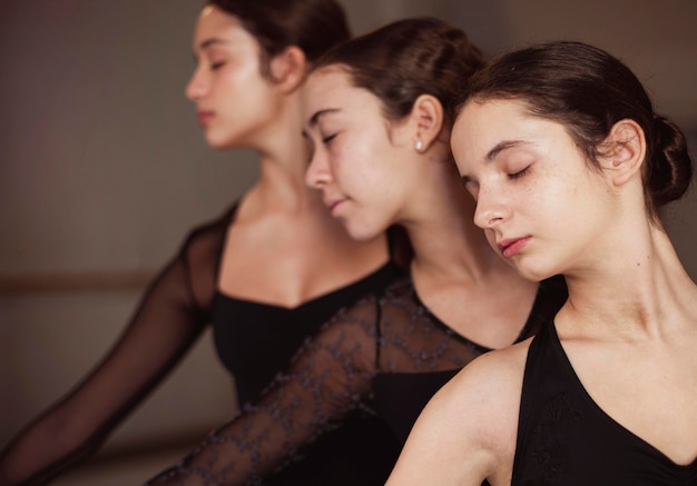 Free photo front view of professional ballet dancers in leotards