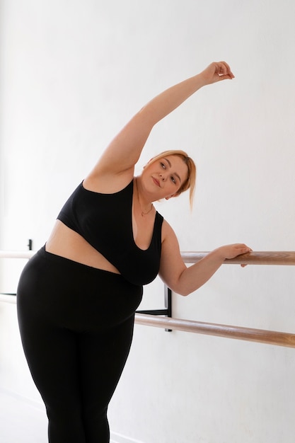 Free photo front view professional plus size dancer training