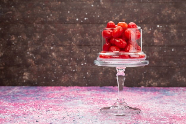 Free photo front view red fruits on the bright surface color fruit berry