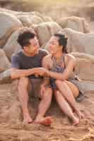 Free photo front view romantic couple in vacation