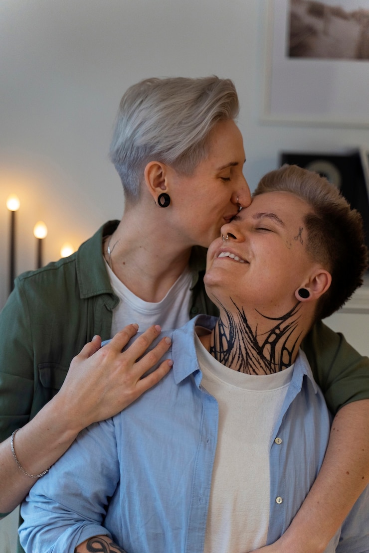 Free Photo front view romantic lesbian couple at home