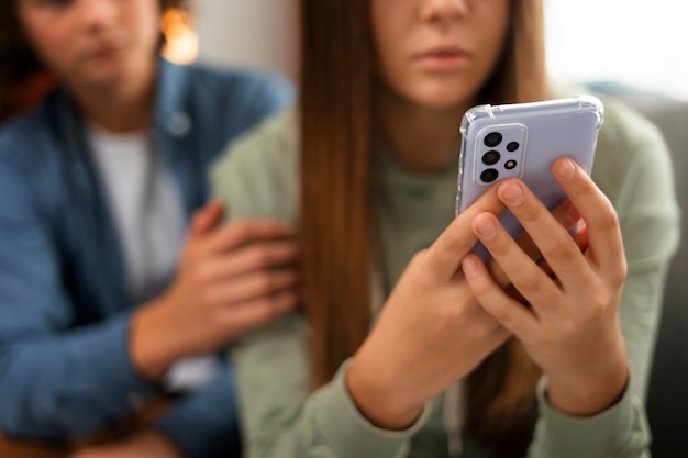 Free photo front view  sad teenager being cyberbullied