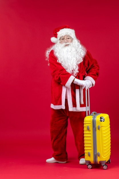 여행을 준비하는 노란색 가방을 들고 전면 보기 산타 클로스