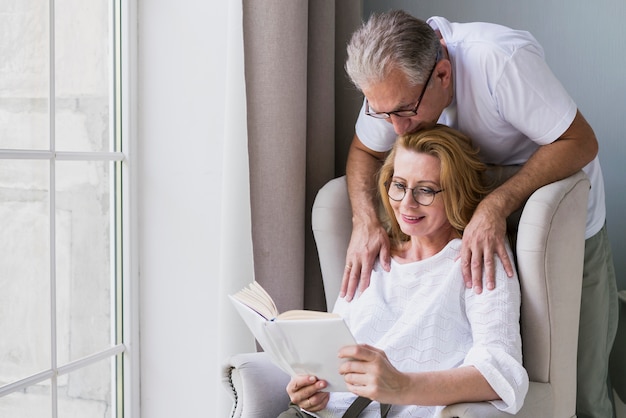 Free photo front view senior man and woman on a armchair