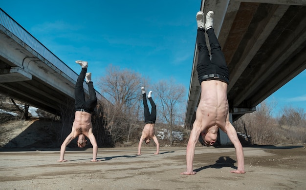 Free photo front view of shirtless hip hop artists outside dancing