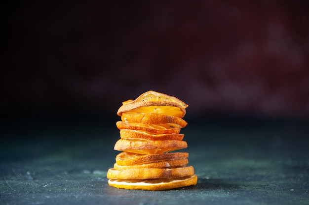 Free photo front view sliced fruits tangerines and apples on dark background ripe color fruit tree taste juice