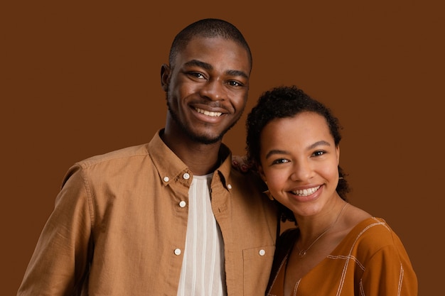 Free photo front view of smiley couple posing together