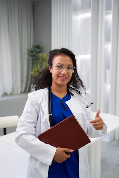 Free photo front view smiley doctor at work