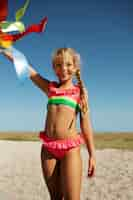 Free photo front view smiley girl at beach